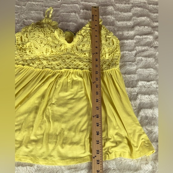 Blue B Collection Women’s Size L Top Yellow Eyelet Lace Flowy Boho Padded - Picture 10 of 10